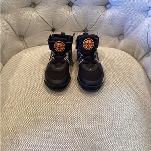 Kyrie Nike Team Hustle Boys Sneaker